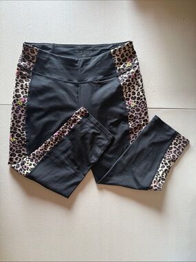 Jet set Johnson Performance Black Leggings with Leopard Print Side Panels Size L